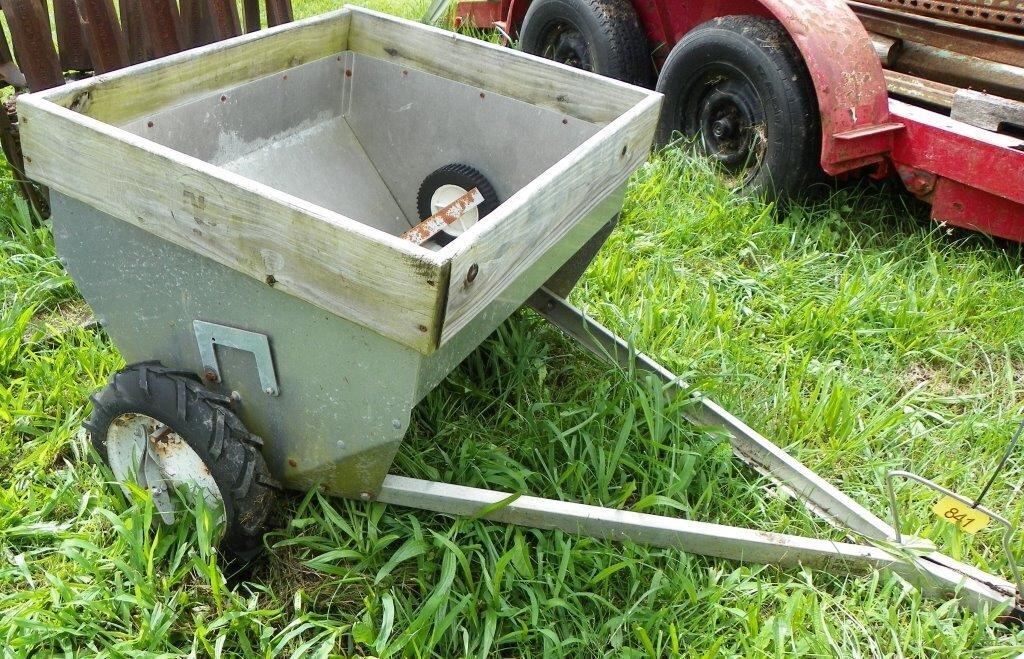 Newer Spreader Aluminum manure spreader