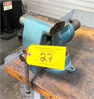 BENCH TYPE SWIVEL PIPE VISE (*See Photo)