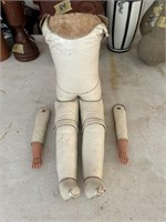 Jointed doll without head