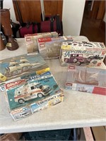 Vintage box lot of model boats and cars