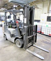 NISSAN 5,250 lbs Cap. PROPANE FORKLIFT w/ SOLID