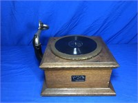 VICTOR RECORD PLAYER