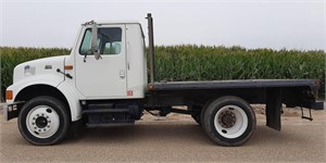 2001 International 4700 Flatbed Truck