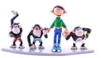 Gaston. Pixi Gaston avec ses trois chimpanzés