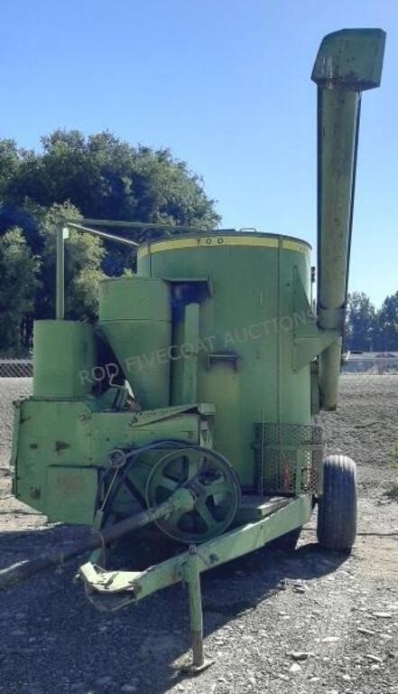 John Deere 700 Grinder