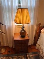 Small side table w melon lamp vintage