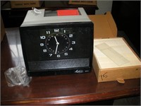 LATHEM 8800 Series Time Clock w/ Key & Cards