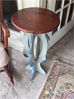 Side table plant stand