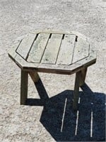 Wooden outdoor patio side table, 18 x 21.5 x 15.5