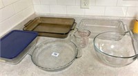 Pyrex baking dishes & measuring cup