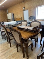 Dining Table w/2 Leaves & 4 Upholstered Chairs