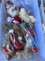 Large tote w/lid with stuffed bears and Christmas