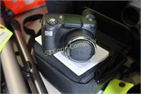 HP Photo smart 945 digital camera with bag