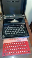 Antique 1920s Royal typewriter in case with good