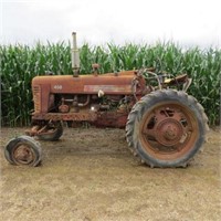 Farmall 450 Tractor with a Wide Front End