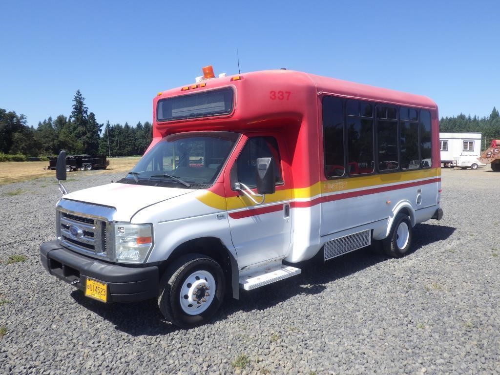 2010 Ford S/A Passenger Bus