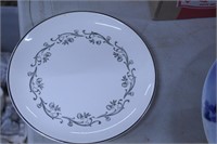 6 Piece Place Setting: Silver Rim Gray Floral