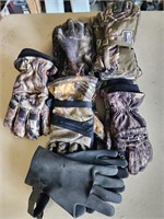 6 pair winter/hunting gloves. One pair brand new