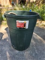 ACE Rubbermaid 32 gallon plastic trash can with