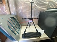 NEW - PORTABLE EASLE/STAND