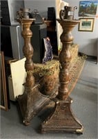 (2) Large antique candlesticks Grands chandeliers