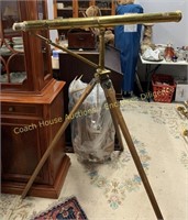 Brass telescope with tripod stand, Télescope en