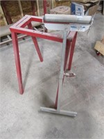 red metal stand & roller
