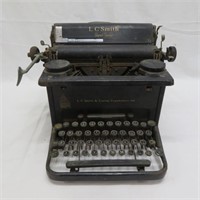 LC Smith & Corona Typewriters INC - Keys are