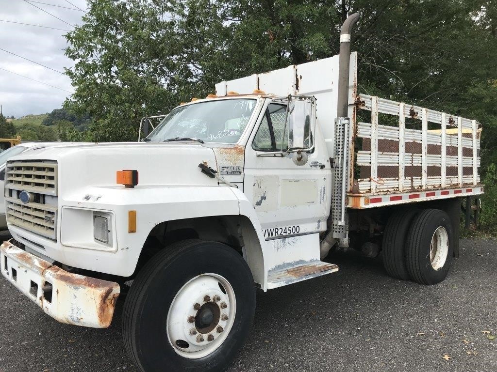 1991 Ford 700 Diesel Stake Body Flatbed