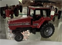 1/64 CASE TOY TRACTOR