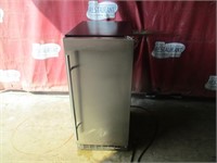 Refrigerator 15 x25 x 35  Model DIM32D1BSSPR S/N
