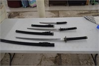 3 Black Swords