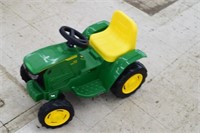 John Deere Battery Tractor (works - no charger)