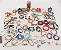 Lot de bracelets de différentes matières