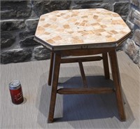 *Petite table en céramique / mosaïque