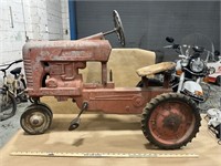 Farmall 400 pedal tractor by Eska - Broken Seat