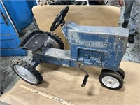 Ford 8000 pedal tractor by Ertl - Broken Hitch