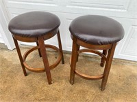 2pcs- like new- 24 in stools