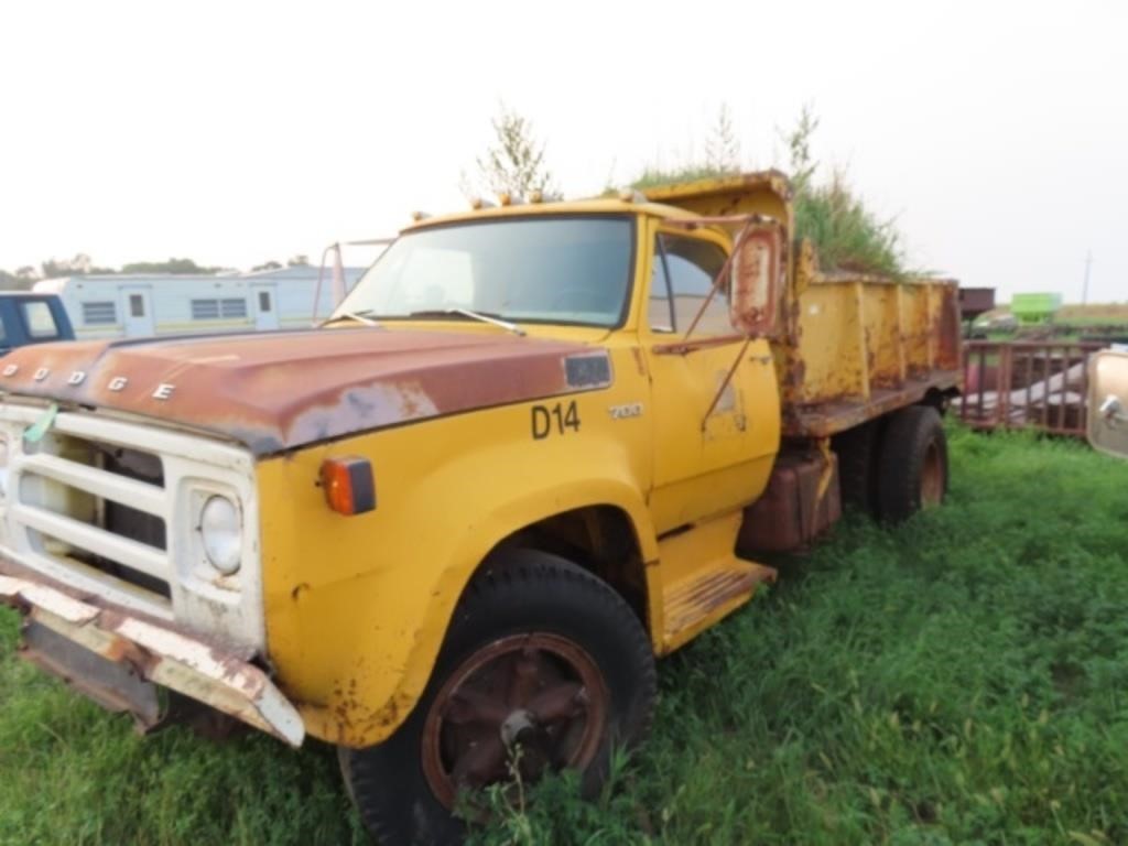 19?? Dodge 700 Dump Truck