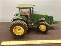 METAL JOHN DEERE TOY TRACTOR