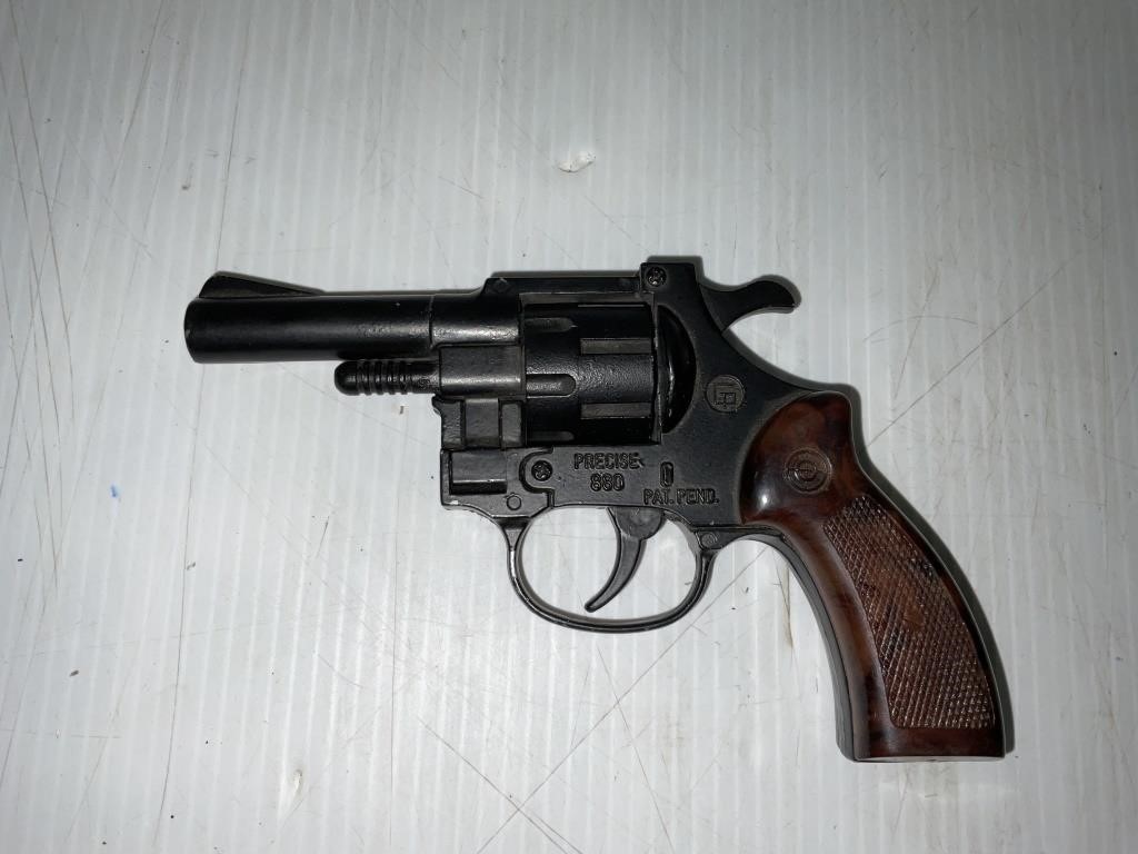 22 REVOLVER