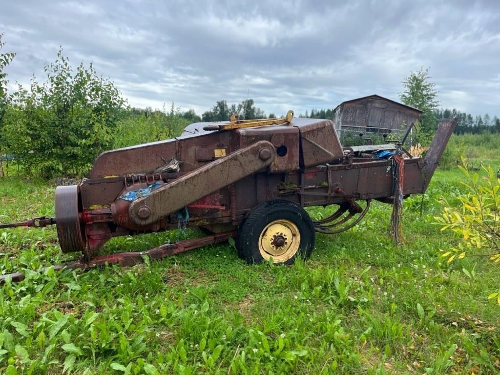 New Holland, 78 small square baler