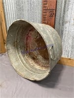 ROUND WASHTUB, RUSTED, USE FOR PLANTER