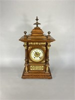 Unmarked Oak Case Shelf Clock