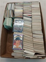 1000 plus late '80s early '90s baseball cards