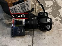 Canon EOS 70 D with lens and extra battery