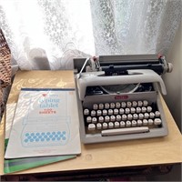 Royal Manual Typewriter, Typing Paper