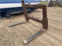 4' FIXED PALLET FORKS FOR SMALLER LOADER