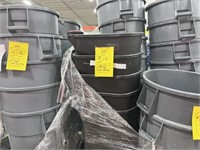 RUBBERMAID ROUGHNECK GARBAGE CANS ON WHEELS