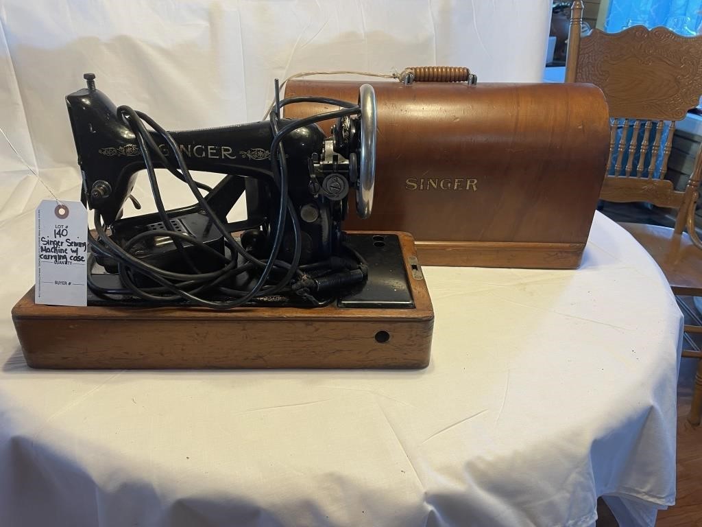 Antique Singer Sewing Machine in Case
